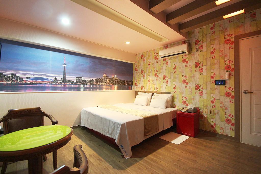 Hole In One Hotel Sacheon Zewnętrze zdjęcie